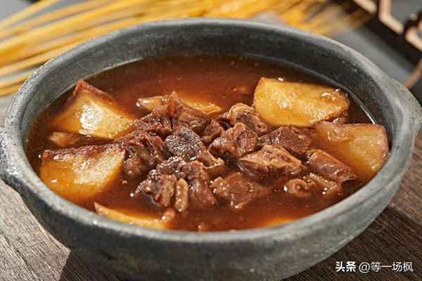 燉牛肉的家常做法竅門(燉牛肉的家常做法簡單)