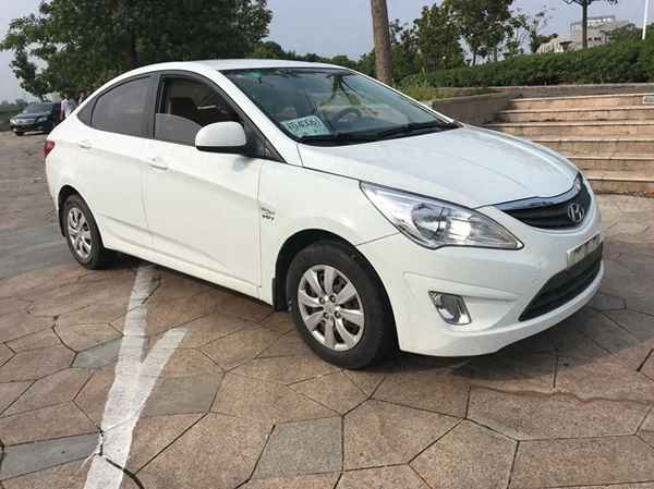 現代瑞納二手車價格(現代瑞納二手車價格兩廂)