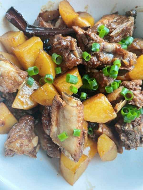 土豆紅燒排骨的做法、土豆紅燒排骨的做法竅門(mén)