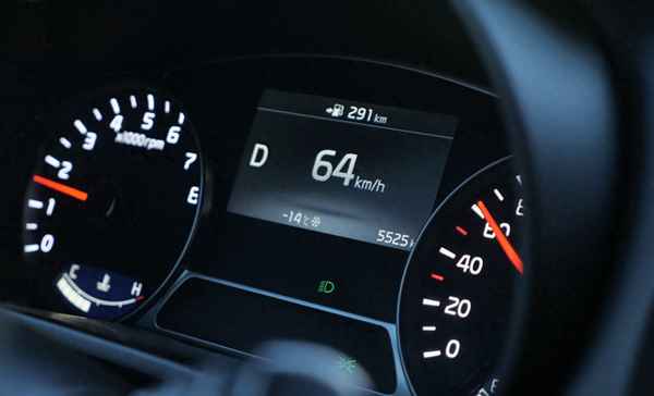 轎車經濟時速是多少(如何知道汽車的經濟時速)
