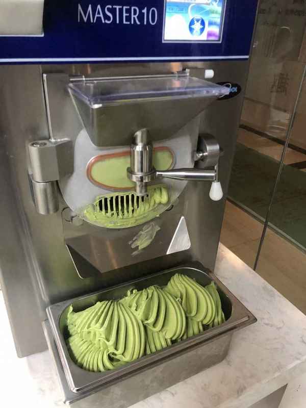 冰淇淋機多少錢一臺 小型(冰淇淋機多少錢一臺 小型家用)