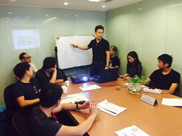 工厂里班长的工资怎么算、工厂班长一个月多少钱