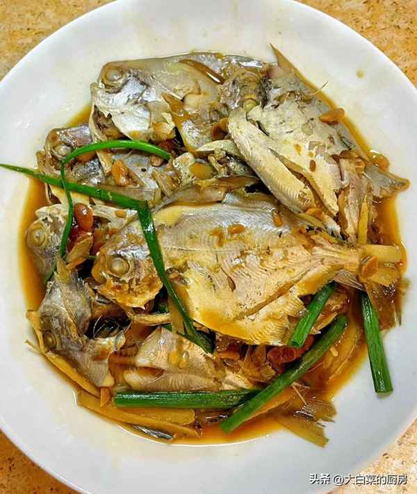 做醬燜嘎魚需要準(zhǔn)備什么原料(做醬燜嘎魚需要準(zhǔn)備什么原料和配料)