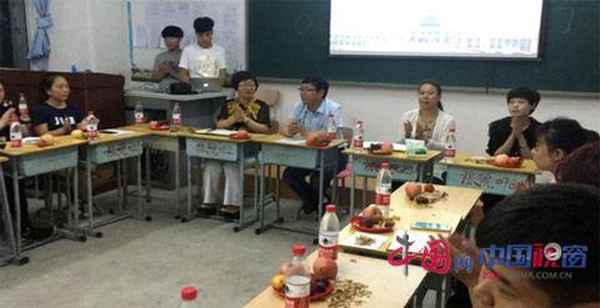 大學(xué)新老生交流會(huì)主持稿_大學(xué)新老生交流會(huì)新聞稿