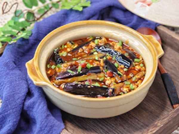魚香茄子煲的做法 最正宗的做法—咸魚茄子煲的做法 最正宗的做法