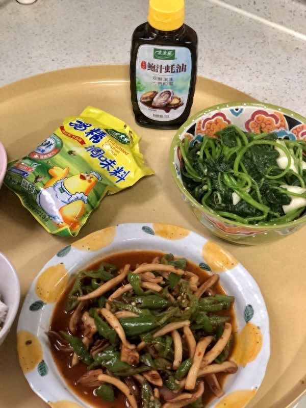 青椒炒魷魚的家常做法—青椒炒魷魚的家常做法視頻