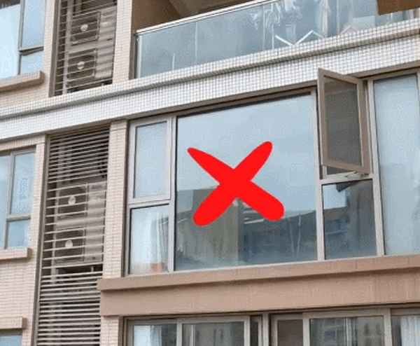 阳台窗的款式图片欣赏(阳台窗户图片 客厅 造型 款式)