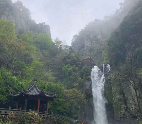 雪竇山玩三個小時夠嗎、雪竇山爬上去多久