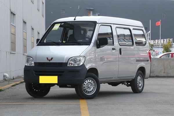 五菱之光汽車,五菱之光汽車加水直接加水箱里可以的