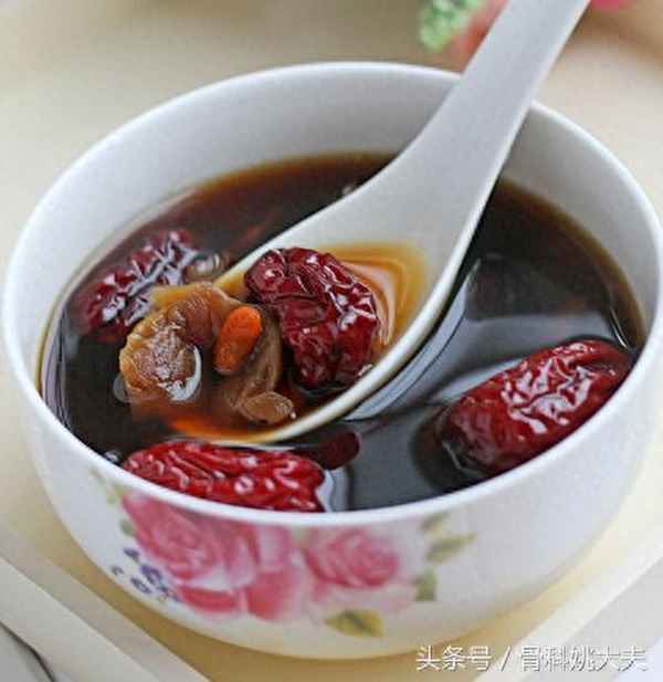 桂圓紅棗枸杞茶的功效—黃芪當(dāng)歸桂圓紅棗枸杞茶的功效