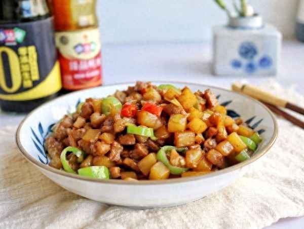 土豆炒肉家常菜譜_土豆炒肉的家常簡(jiǎn)單做法