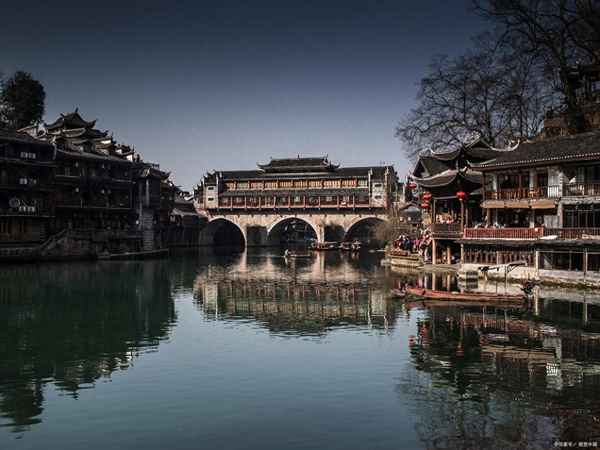 芙蓉古鎮和鳳凰古城哪個值得去_芙蓉鎮去鳳凰古城怎么去最方便