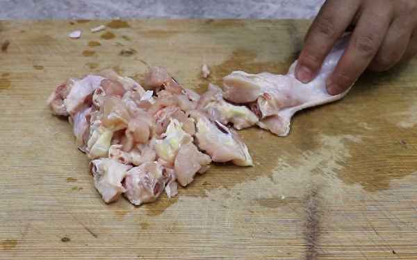 辣子雞的制作方法視頻;辣子雞丁的制作方法視頻