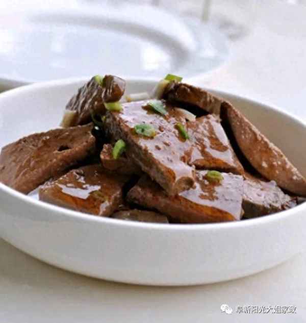 坐月子吃麻油雞好處_產(chǎn)婦吃麻油雞的做法