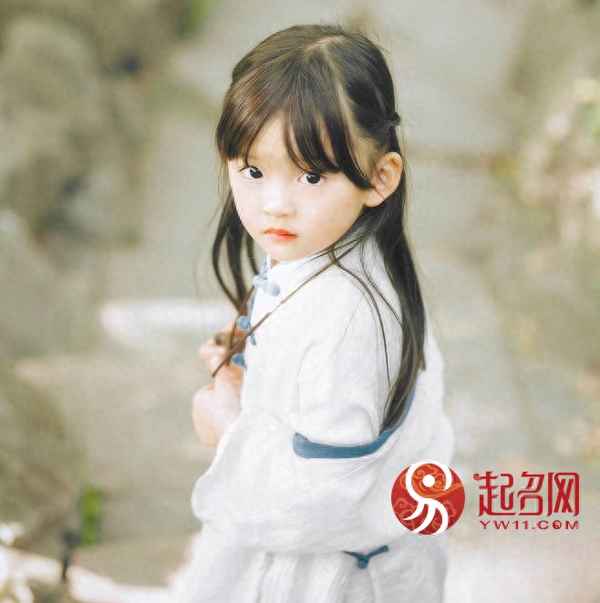 清水出芙蓉的意思_芙蓉花比喻什么女人