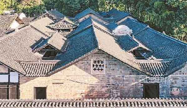 房产户外,房产户外玻璃坏了谁负责