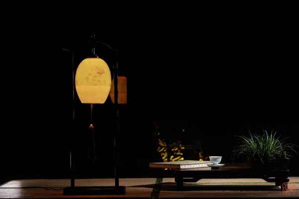 云母屏风的下一句是什么、云母屏风下一句是什么？