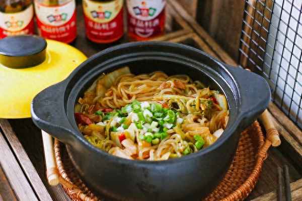 東北豬肉粉條燉大白菜;東北豬肉燉粉條白菜怎么做好吃
