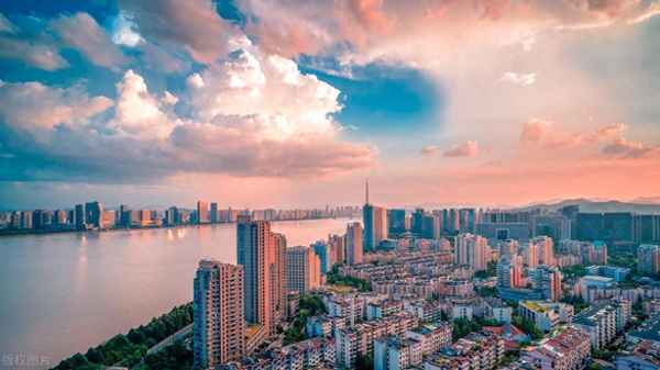 杭州西湖周边房价多少一平方(杭州西湖边房价多少一平方米)