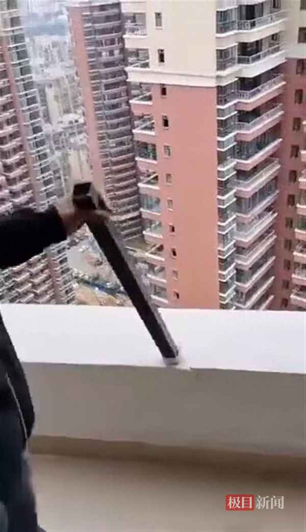 阳台玻璃护栏不安全;阳台玻璃护栏高度是多少