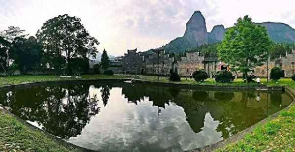 新娘出嫁泼水好四句(闺女出嫁泼水那里的风俗)