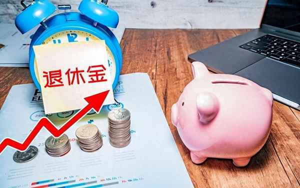新疆警察待遇一年30萬元(新疆警察基本工資)