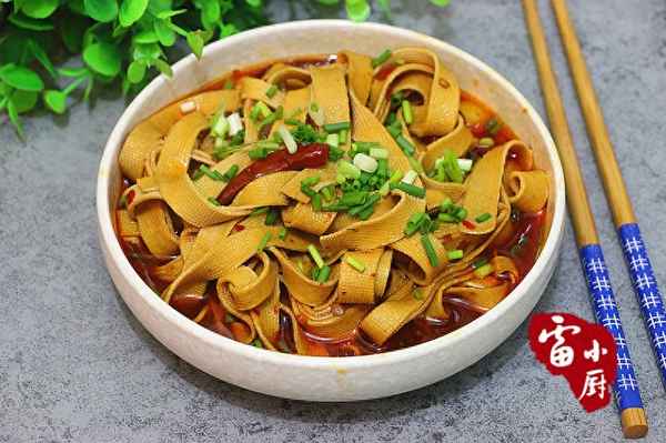 干豆腐的制作步驟-怎么制作干豆腐卷肉