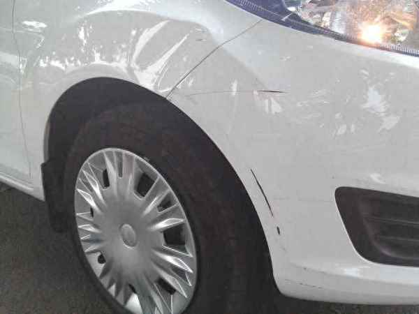 車的保險杠刮蹭怎么辦;汽車保險杠蹭了需要多少錢