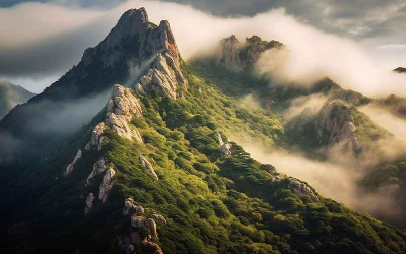神龙山景：山海壮丽，峰顶神秘