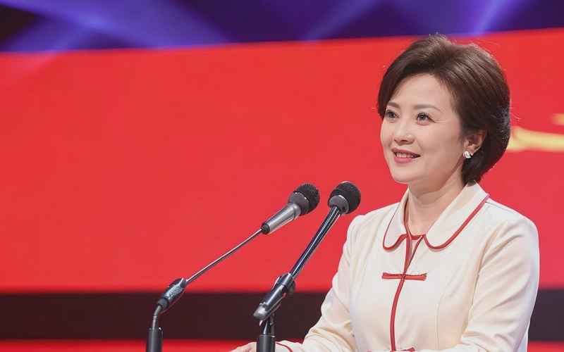 《情暖方寸荧屏间 万家喜忧共相织》