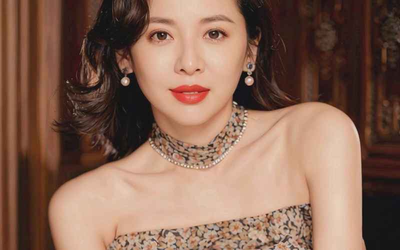 《唐艺昕荧屏之魅锦绣人生画卷》