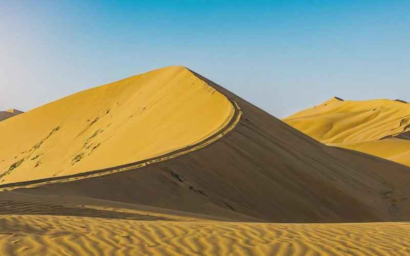 鸣沙山壮丽奇景 鸣沙山壮丽奇景