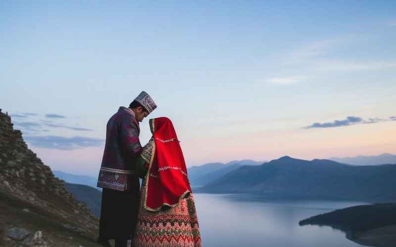 圣水湖畔的命运交织与守望归途 圣水湖畔的命运交织与守望归途