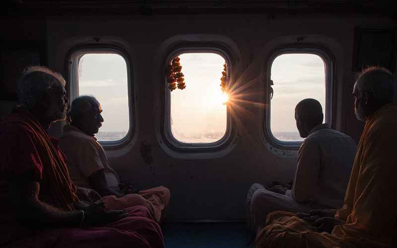 生命羁绊：时光长河中的情感共鸣之旅