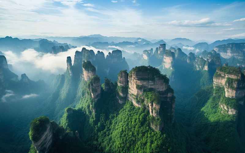 广东云浮：丹霞山奇峰怒放