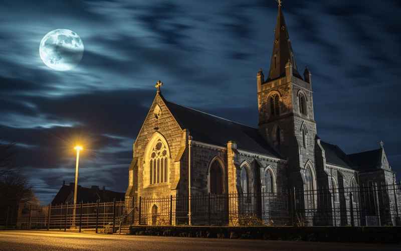 月落寒堡锁深缘