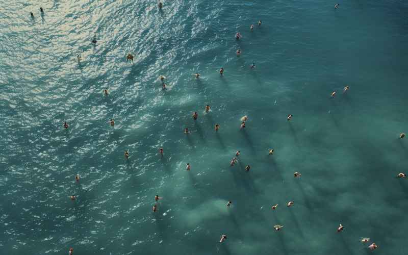 碧波深处,泳往直前 碧波深处,泳往直前