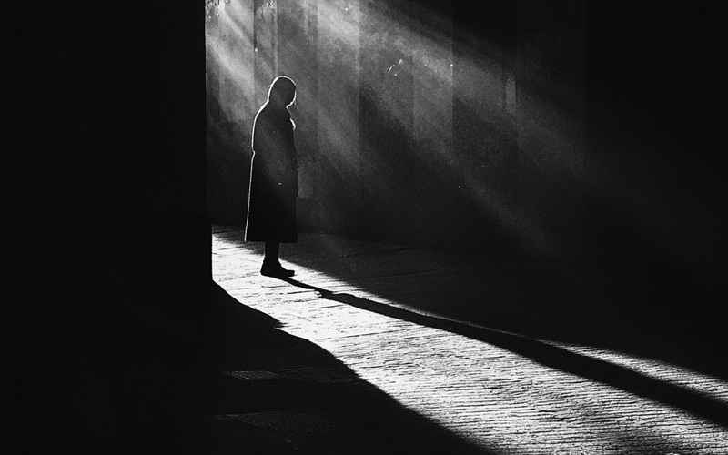 《光影织梦：镜头外的炽热人间》