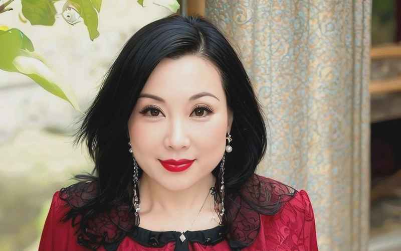 《泪锁心门：丁氏情网中的爱与罚》