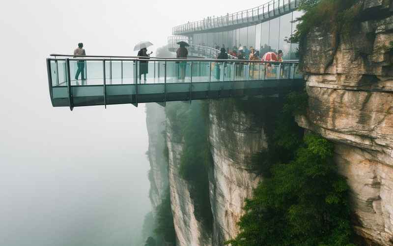 张家界：玻璃栈道上的诗意