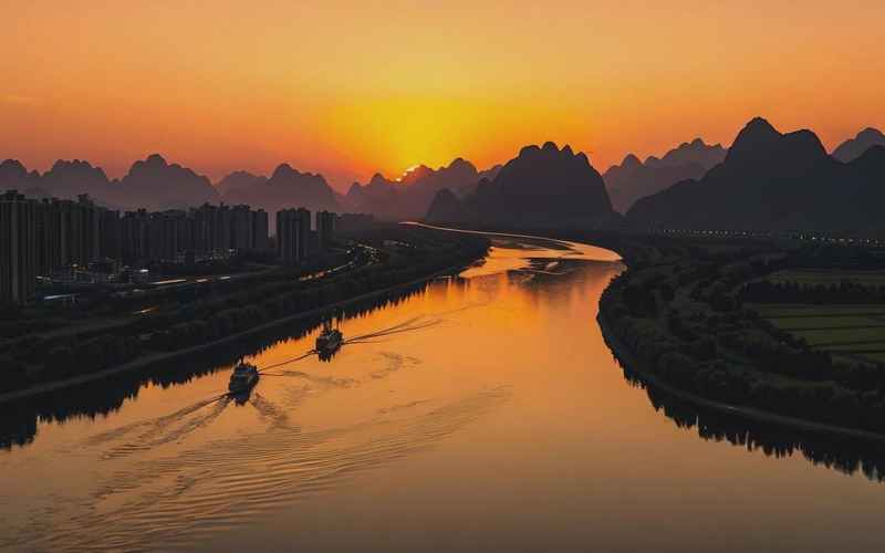 卧龙在渊，黎明追光