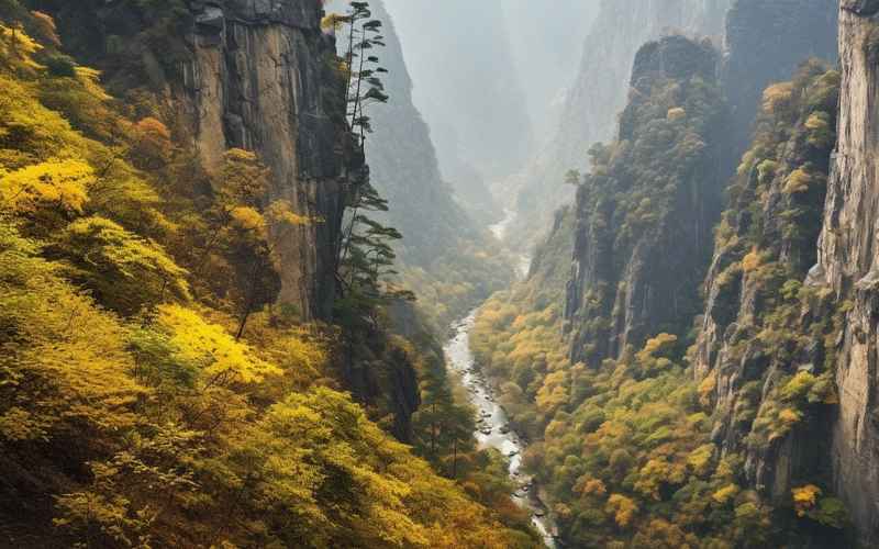潭溪山旅游區風情優美，金秋百里明珠