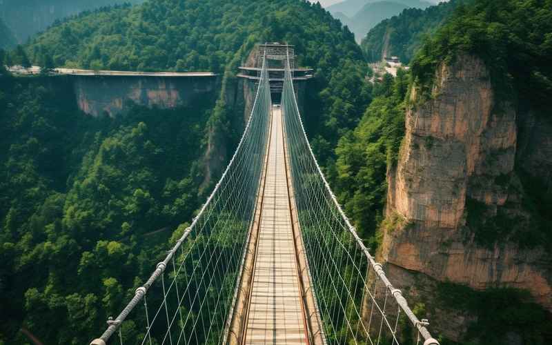 《湖南张家界：奇观与壮美的绝美风光——大峡谷玻璃桥与张家界国家森林公园》