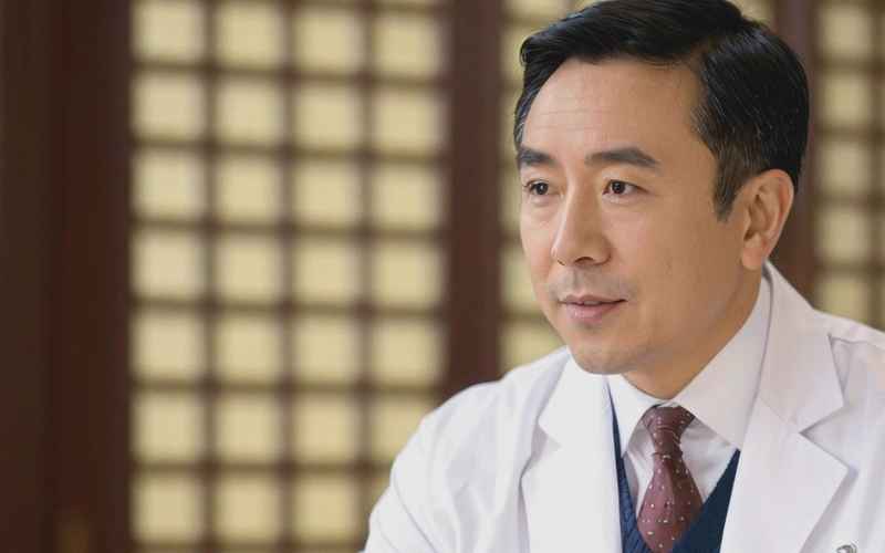 《仁心仁術(shù)》郭晉安救死扶傷演繹醫(yī)者傳奇