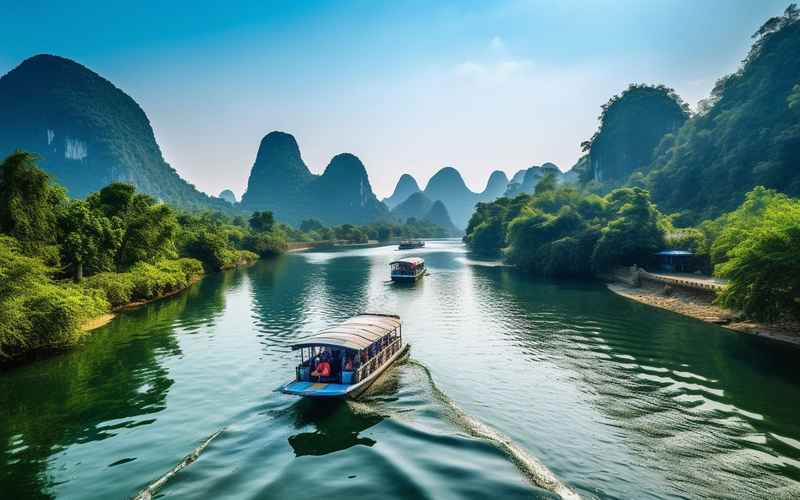 桂林风景如画，漓江流动画卷