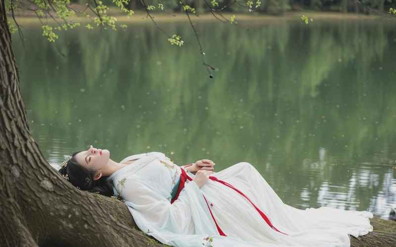 春潭魅影探千年情缘