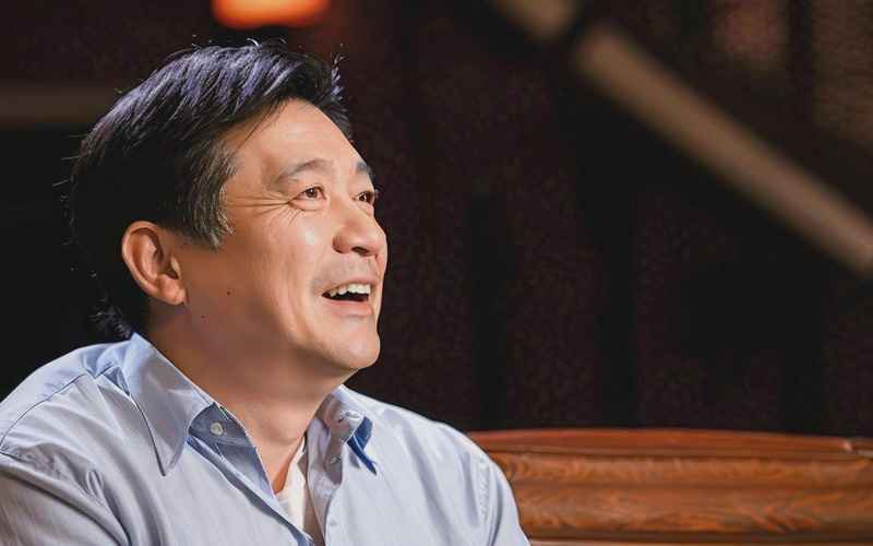 �丝逆袭与商业帝国崛起传奇三十年