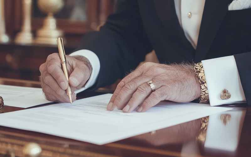 房產證辦要結婚證嗎？