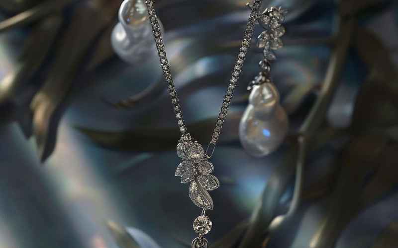 月下辉润白珍珠 人间情长共浮沉